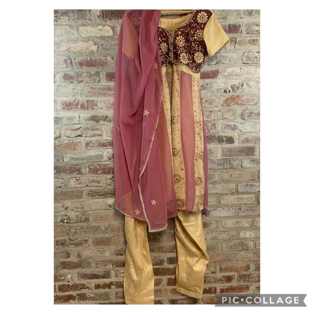 Saree sari outfit dress and pants